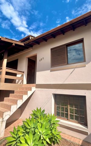 Casa à venda com 166m², 3 quartos e 2 vagas Casa à venda com 166m², 3 quartos e 2 vagasFachada