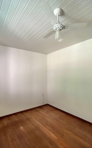 Casa à venda com 166m², 3 quartos e 2 vagas Casa à venda com 166m², 3 quartos e 2 vagasQuarto 1