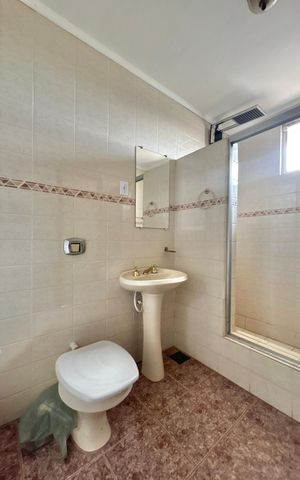 Casa à venda com 166m², 3 quartos e 2 vagas Casa à venda com 166m², 3 quartos e 2 vagasBanheiro