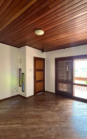 Casa à venda com 166m², 3 quartos e 2 vagas Casa à venda com 166m², 3 quartos e 2 vagasSala