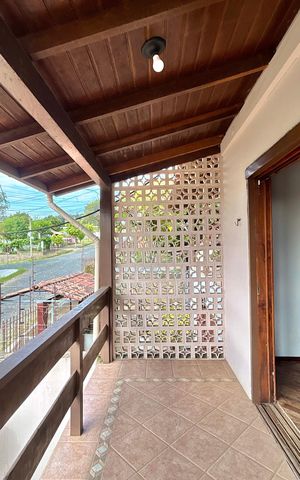 Casa à venda com 166m², 3 quartos e 2 vagas Casa à venda com 166m², 3 quartos e 2 vagasSacada