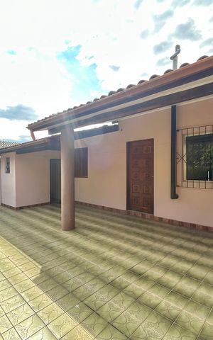 Casa à venda com 166m², 3 quartos e 2 vagas Casa à venda com 166m², 3 quartos e 2 vagasPátio