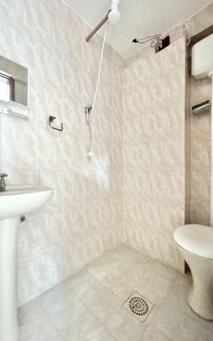 Casa à venda com 166m², 3 quartos e 2 vagas Casa à venda com 166m², 3 quartos e 2 vagasBanheiro 2