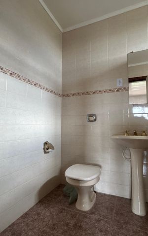 Casa à venda com 166m², 3 quartos e 2 vagas Casa à venda com 166m², 3 quartos e 2 vagasBanheiro