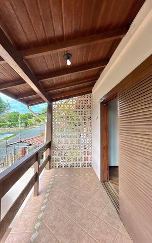 Casa à venda com 166m², 3 quartos e 2 vagas Casa à venda com 166m², 3 quartos e 2 vagasSacada