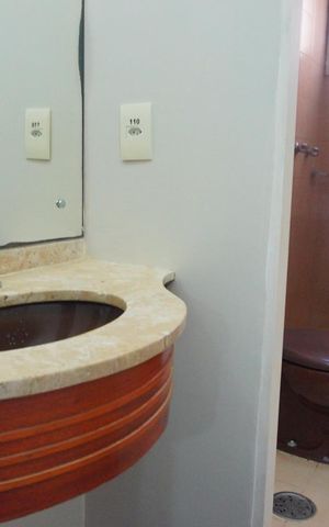 Apartamento à venda com 105m², 4 quartos e 1 vaga Apartamento à venda com 105m², 4 quartos e 1 vagaBanheiro social