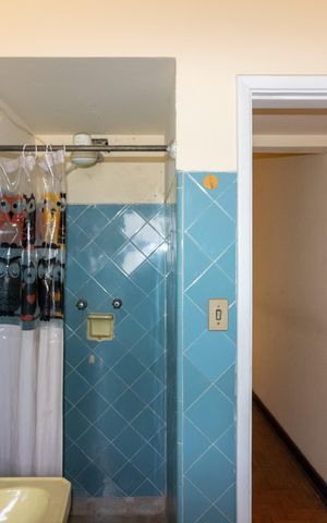 Casa à venda com 130m², 3 quartos e 2 vagas Casa à venda com 130m², 3 quartos e 2 vagasBanheiro