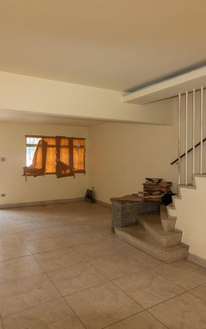 Casa à venda com 130m², 3 quartos e 2 vagas Casa à venda com 130m², 3 quartos e 2 vagasSala