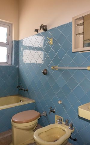 Casa à venda com 130m², 3 quartos e 2 vagas Casa à venda com 130m², 3 quartos e 2 vagasBanheiro