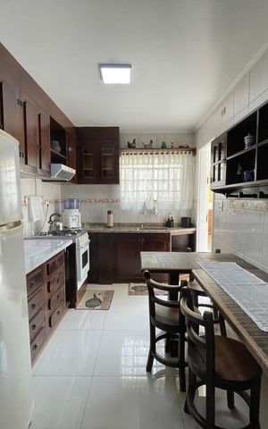 Casa à venda com 250m², 3 quartos e 2 vagas Casa à venda com 250m², 3 quartos e 2 vagasCozinha