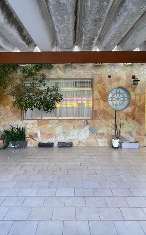 Casa à venda com 250m², 3 quartos e 2 vagas Casa à venda com 250m², 3 quartos e 2 vagasGaragem