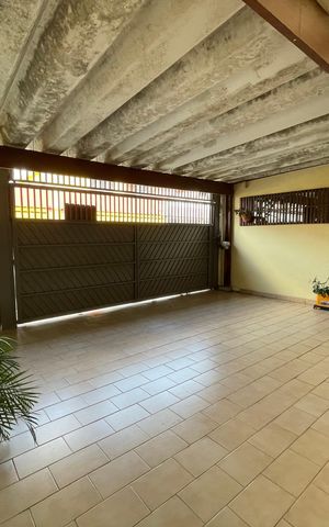 Casa à venda com 250m², 3 quartos e 2 vagas Casa à venda com 250m², 3 quartos e 2 vagasGaragem