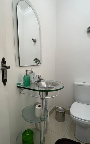 Casa à venda com 250m², 3 quartos e 2 vagas Casa à venda com 250m², 3 quartos e 2 vagasLavabo