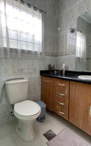 Casa à venda com 250m², 3 quartos e 2 vagas Casa à venda com 250m², 3 quartos e 2 vagasBanheiro Social