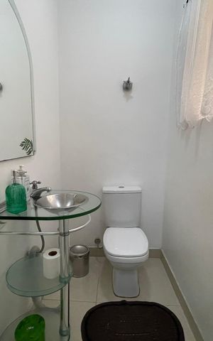 Casa à venda com 250m², 3 quartos e 2 vagas Casa à venda com 250m², 3 quartos e 2 vagasLavabo