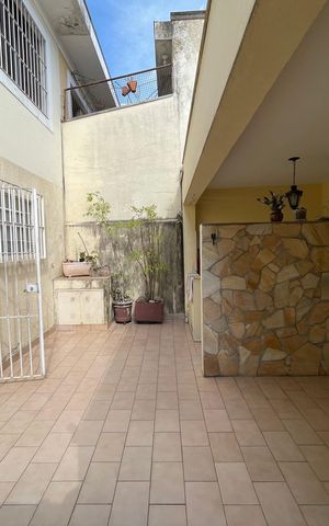Casa à venda com 250m², 3 quartos e 2 vagas Casa à venda com 250m², 3 quartos e 2 vagasQuintal