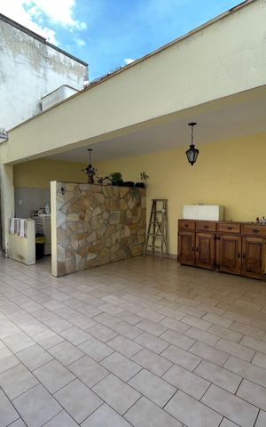 Casa à venda com 250m², 3 quartos e 2 vagas Casa à venda com 250m², 3 quartos e 2 vagasQuintal
