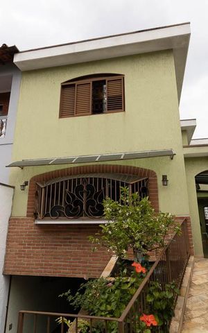 Casa à venda com 309m², 3 quartos e 4 vagas Casa à venda com 309m², 3 quartos e 4 vagasFachada