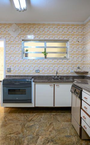 Casa à venda com 185m², 3 quartos e 2 vagas Casa à venda com 185m², 3 quartos e 2 vagasCozinha