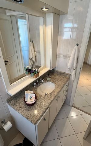 Apartamento à venda com 174m², 4 quartos e 4 vagas Apartamento à venda com 174m², 4 quartos e 4 vagasBanheiro Social