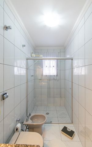 Casa à venda com 650m², 3 quartos e 2 vagas Casa à venda com 650m², 3 quartos e 2 vagasBanheiro da suíte 2