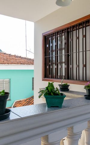 Casa à venda com 650m², 3 quartos e 2 vagas Casa à venda com 650m², 3 quartos e 2 vagasEscada