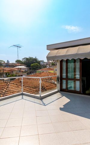 Casa à venda com 650m², 3 quartos e 2 vagas Casa à venda com 650m², 3 quartos e 2 vagasVaranda da suíte 2