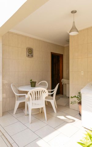 Casa à venda com 650m², 3 quartos e 2 vagas Casa à venda com 650m², 3 quartos e 2 vagasÁrea de Serviço