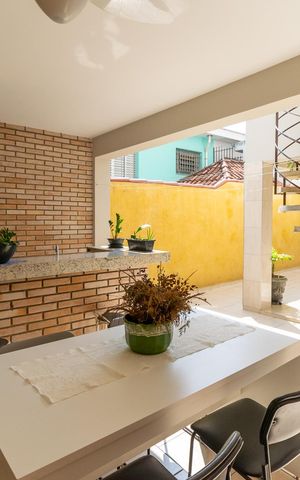Casa à venda com 650m², 3 quartos e 2 vagas Casa à venda com 650m², 3 quartos e 2 vagasChurrasqueira