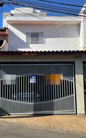 Casa à venda com 126m², 3 quartos e 2 vagas Casa à venda com 126m², 3 quartos e 2 vagasFachada + Placa