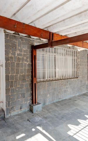 Casa à venda com 255m², 3 quartos e 2 vagas Casa à venda com 255m², 3 quartos e 2 vagasGaragem