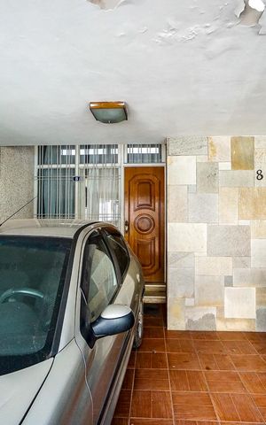 Casa à venda com 180m², 3 quartos e 2 vagas Casa à venda com 180m², 3 quartos e 2 vagasGaragem