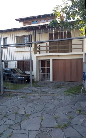 Casa à venda com 200m², 4 quartos e 3 vagas Casa à venda com 200m², 4 quartos e 3 vagasFachada