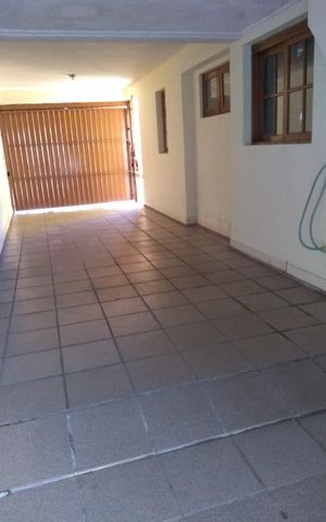 Casa à venda com 200m², 4 quartos e 3 vagas Casa à venda com 200m², 4 quartos e 3 vagasGaragem