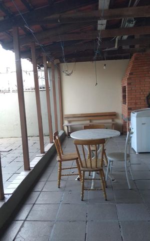 Casa à venda com 200m², 4 quartos e 3 vagas Casa à venda com 200m², 4 quartos e 3 vagasÁrea Externa