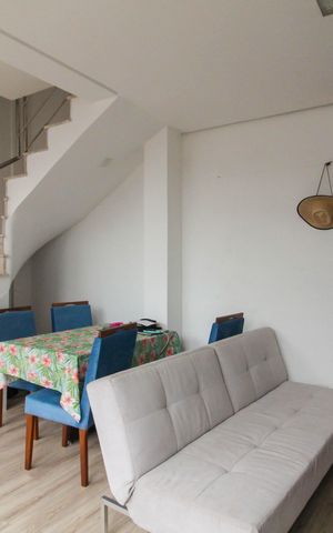 Casa à venda com 150m², 6 quartos e 4 vagas Casa à venda com 150m², 6 quartos e 4 vagasCasa 2 - Sala
