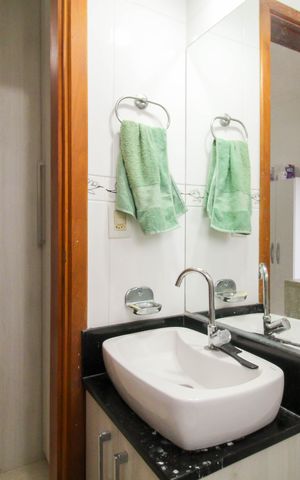 Casa à venda com 150m², 6 quartos e 4 vagas Casa à venda com 150m², 6 quartos e 4 vagasCasa 2 - Banheiro da Suíte 2