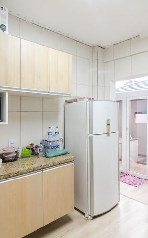 Casa à venda com 150m², 6 quartos e 4 vagas Casa à venda com 150m², 6 quartos e 4 vagasCasa 2 - Cozinha