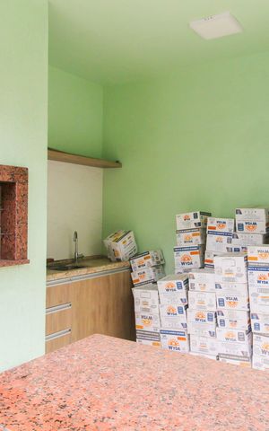 Casa à venda com 150m², 6 quartos e 4 vagas Casa à venda com 150m², 6 quartos e 4 vagasÁrea externa