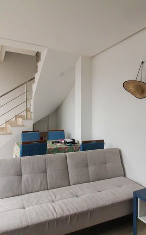 Casa à venda com 150m², 6 quartos e 4 vagas Casa à venda com 150m², 6 quartos e 4 vagasCasa 2 - Sala