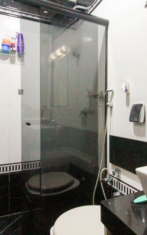 Casa à venda com 150m², 6 quartos e 4 vagas Casa à venda com 150m², 6 quartos e 4 vagasCasa 1 - Banheiro da Suíte 3