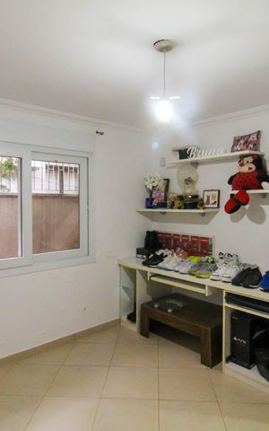 Casa à venda com 150m², 6 quartos e 4 vagas Casa à venda com 150m², 6 quartos e 4 vagasCasa 1 - Quarto 2