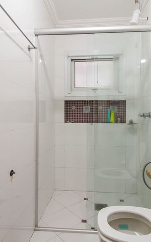 Casa à venda com 150m², 6 quartos e 4 vagas Casa à venda com 150m², 6 quartos e 4 vagasCasa 1 - Banheiro social