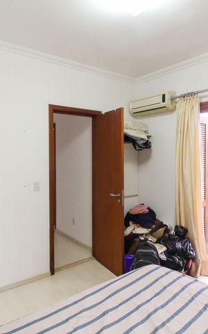 Casa à venda com 150m², 6 quartos e 4 vagas Casa à venda com 150m², 6 quartos e 4 vagasCasa 2 - Quarto