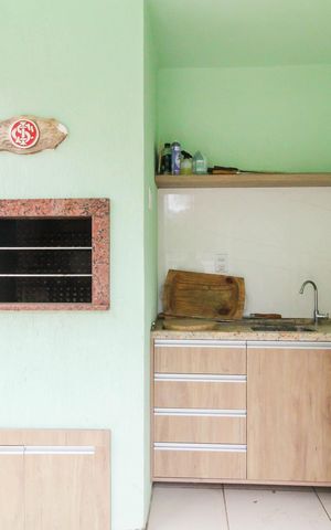 Casa à venda com 150m², 6 quartos e 4 vagas Casa à venda com 150m², 6 quartos e 4 vagasÁrea externa