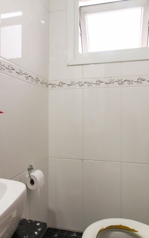 Casa à venda com 150m², 6 quartos e 4 vagas Casa à venda com 150m², 6 quartos e 4 vagasCasa 2 - Banheiro da Suíte 2