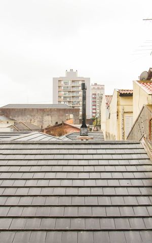 Casa à venda com 150m², 6 quartos e 4 vagas Casa à venda com 150m², 6 quartos e 4 vagasCasa 2 - Quarto