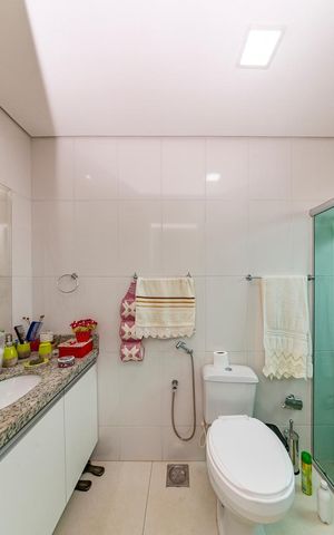 Apartamento à venda com 133m², 2 quartos e 2 vagas Apartamento à venda com 133m², 2 quartos e 2 vagasBanheiro da Suíte