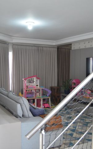Casa para alugar com 240m², 3 quartos e 5 vagasSala