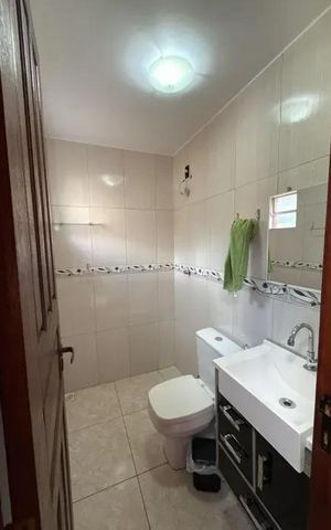 Casa à venda com 200m², 3 quartos e 2 vagas Casa à venda com 200m², 3 quartos e 2 vagasBanheiro